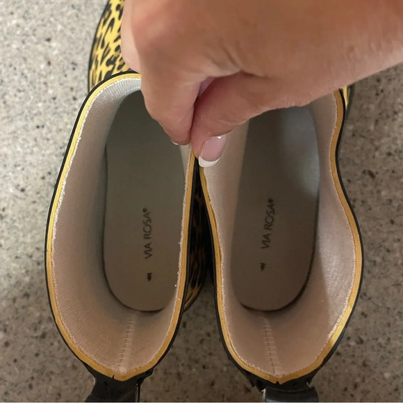 Via Rosa Women’s Leopard Print Ankle Height Rain Boots Size 6 - Picture 6 of 10